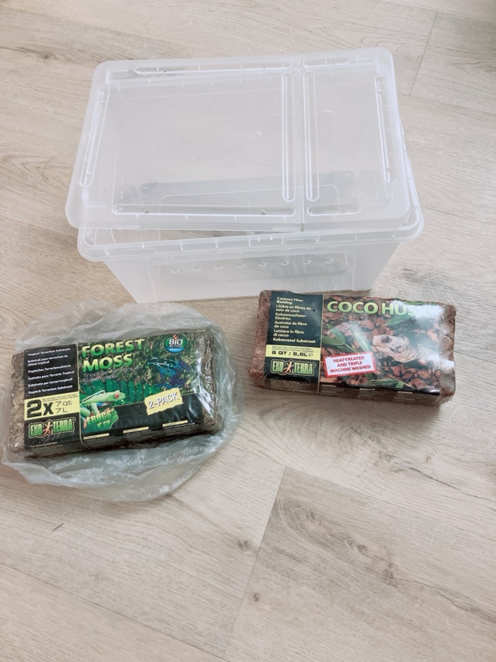 Retile/Exotic Starter Kit: Reptile Feeding Box, Coco Husk, Forrest Moss